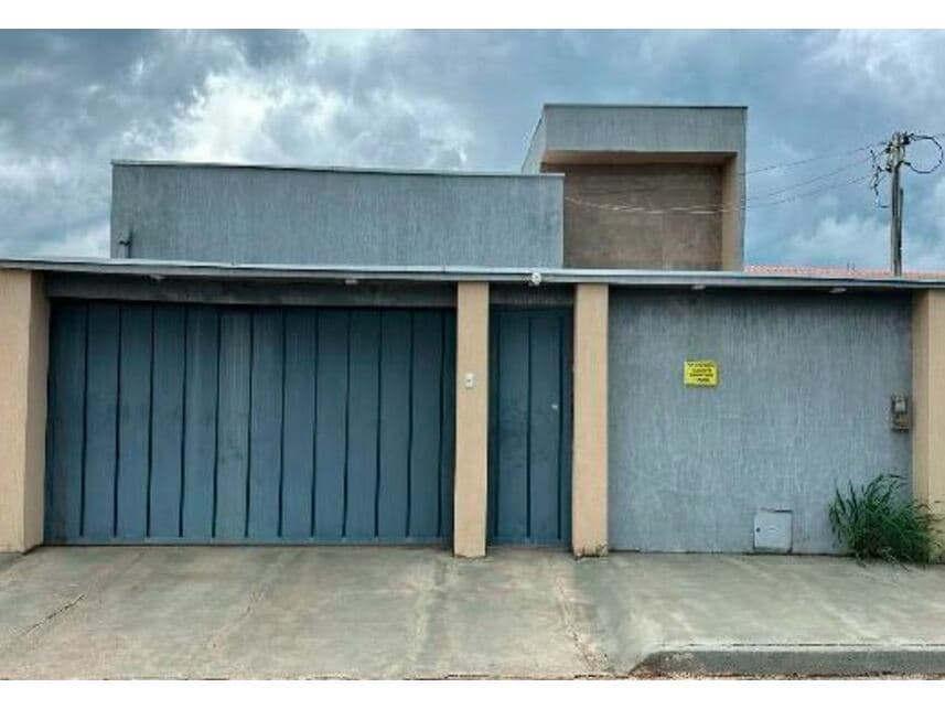 Casa em leilão em Mara Rosa - GO — Casa à venda em leilão