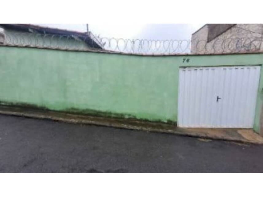Casa em leilão em Alfenas - MG — Casa à venda em leilão
