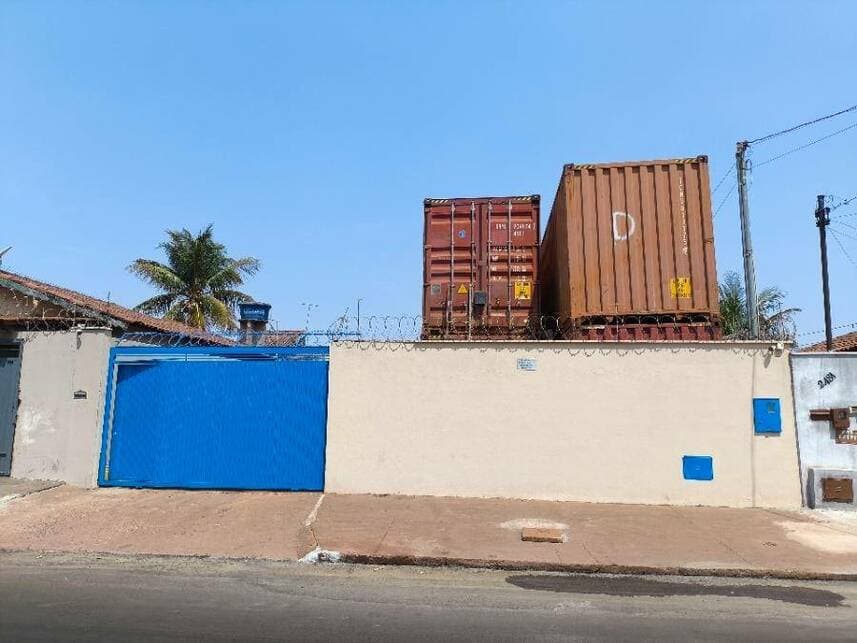 Casa em leilão em Itumbiara - GO — Casa à venda em leilão