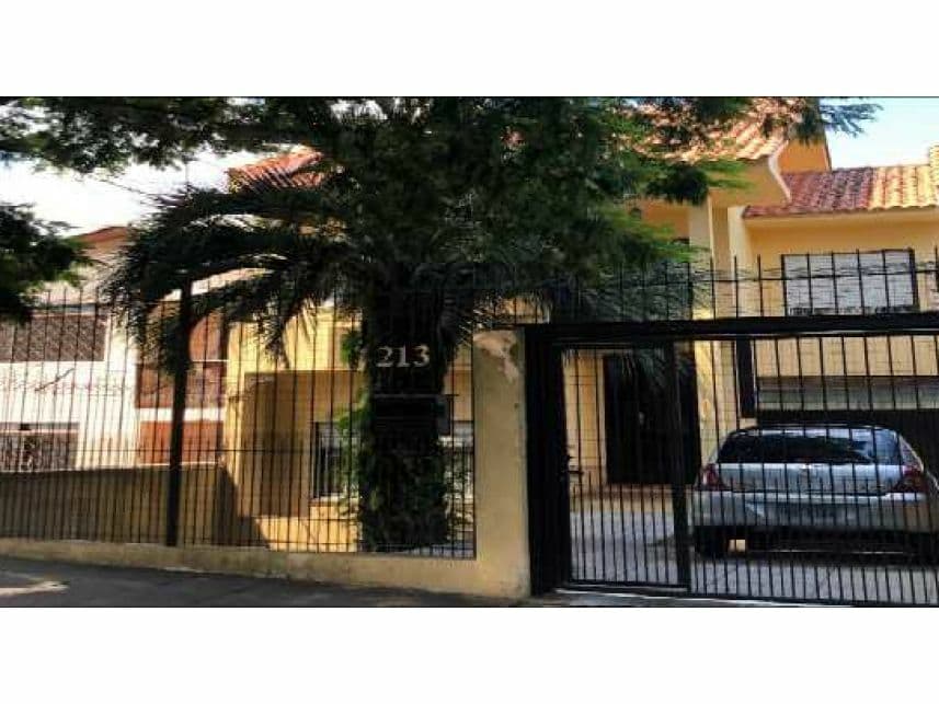Foto 1 de 7: Casa em leilão em Porto Alegre - RS — Casa à venda em leilão