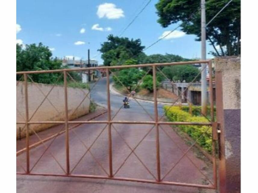 Foto 9 de 11: Terreno em leilão em Itaúna - MG — Terreno c/benfeitorias à venda