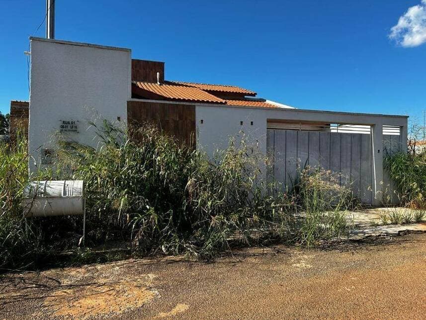 Casa em leilão em Firminópolis - GO — Casa à venda em leilão