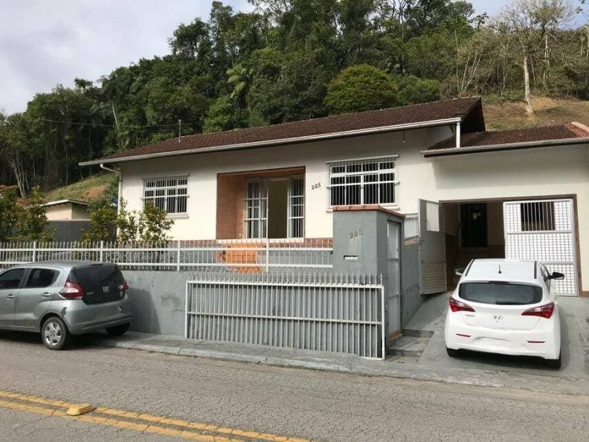 Casa em leilão em Blumenau - SC — Casa à venda em leilão