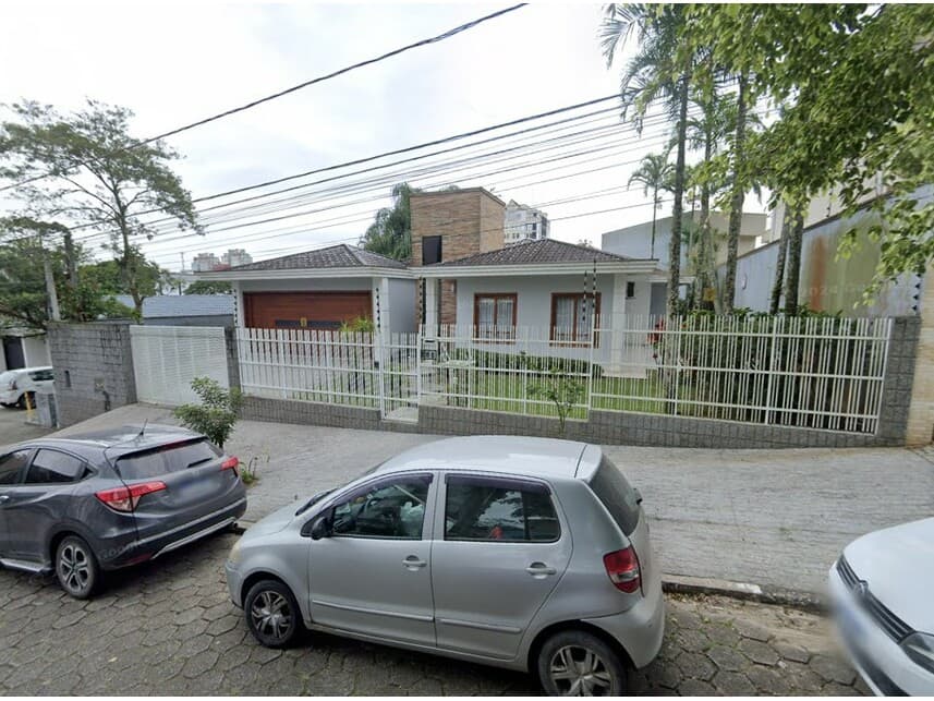 Foto 1 de 12: Casa em leilão em Joinville - SC — Casa à venda em leilão
