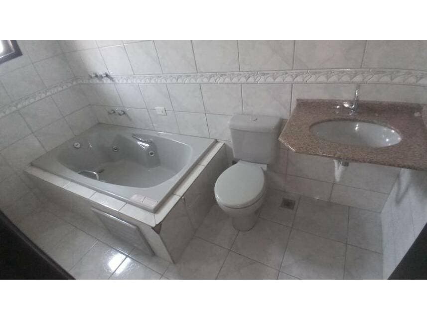 Foto 13 de 25: Casa em leilão em Curitiba - PR — Casa à venda em leilão