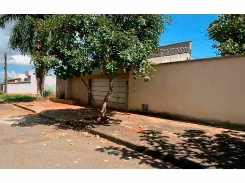 Casa em leilão em Goiânia - GO — Casa à venda em leilão
