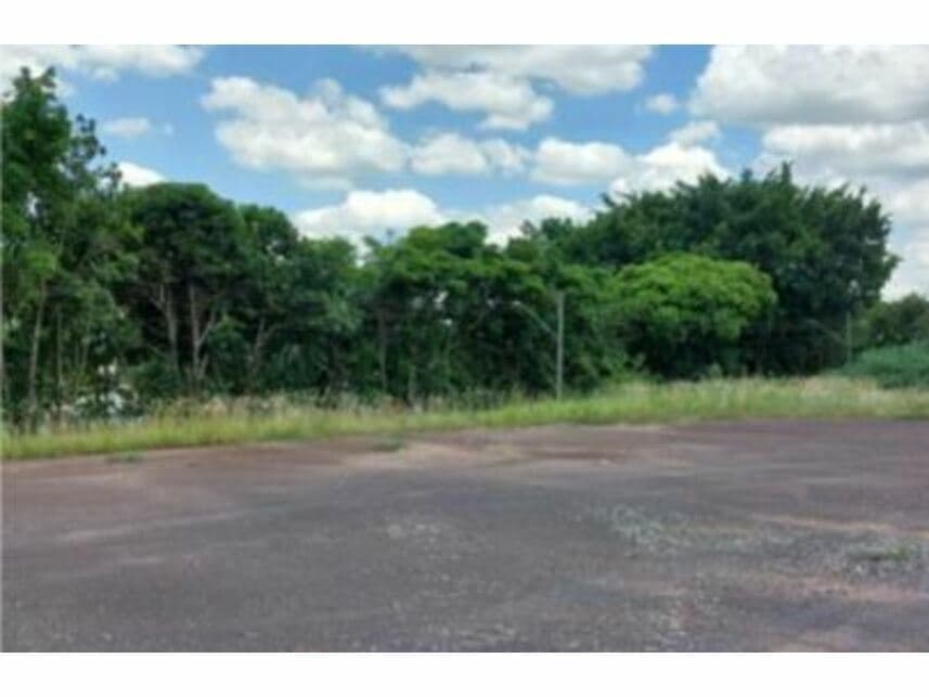 Foto 2 de 11: Terreno em leilão em Itaúna - MG — Terreno c/benfeitorias à venda