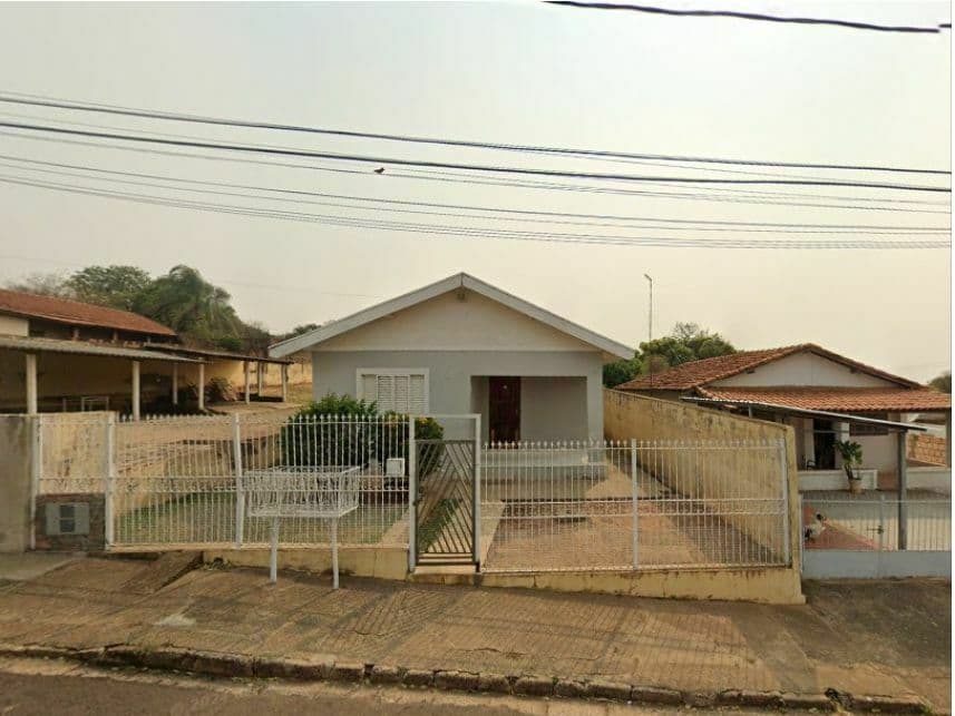 Casa em leilão em Álvaro De Carvalho - SP — Casa à venda em leilão