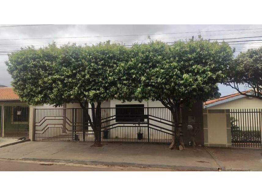Foto 2 de 13: Casa em leilão em Rondonópolis - MT — Casa à venda em leilão