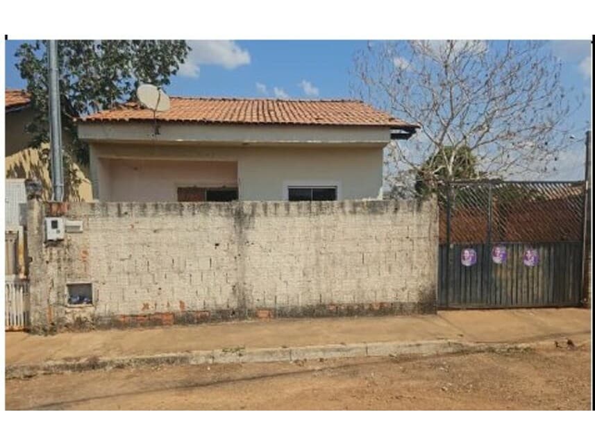 Casa em leilão em Padre Bernardo - GO — Casa à venda em leilão