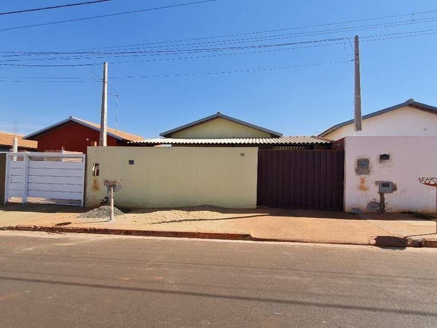 Casa em leilão em Colina - SP — Casa à venda em leilão
