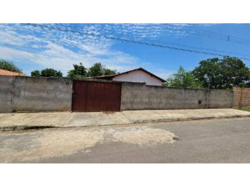Casa em leilão em Urucuia - MG — Casa à venda em leilão