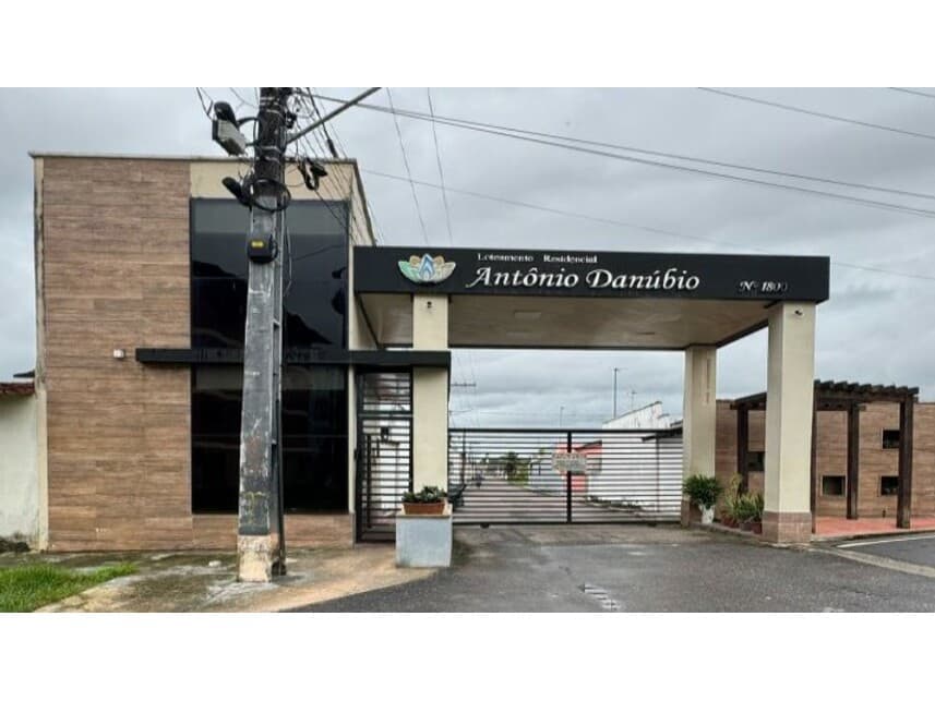 Casa em leilão em Ananindeua - PA — Casa à venda em leilão