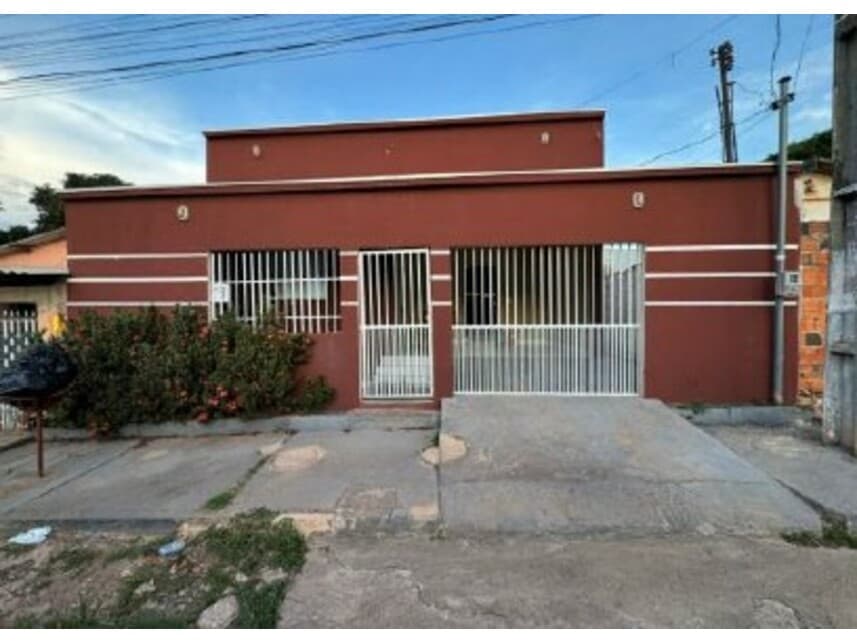 Casa em leilão em Várzea Grande - MT — Casa à venda em leilão