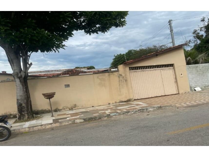 Casa em leilão em Aruanã - GO — Casa à venda em leilão