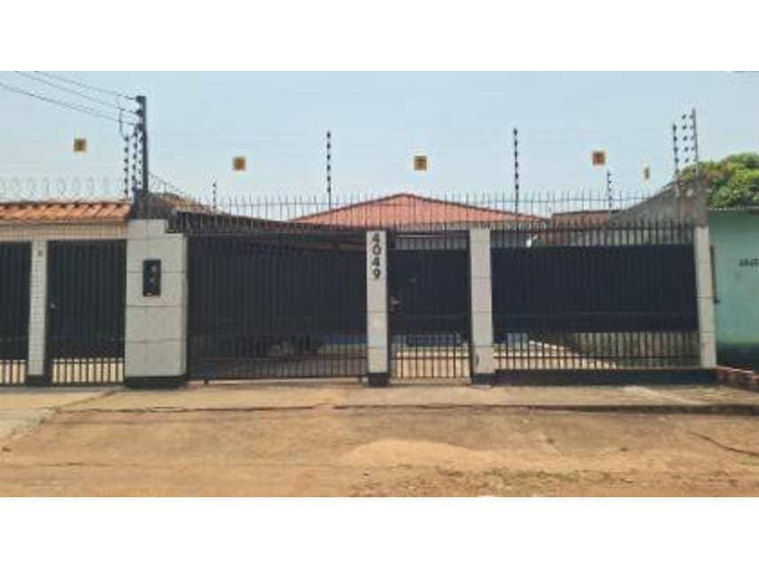 Casa em leilão em Itacoatiara - AM — Casa à venda em leilão