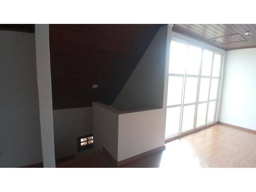 Foto 16 de 25: Casa em leilão em Curitiba - PR — Casa à venda em leilão