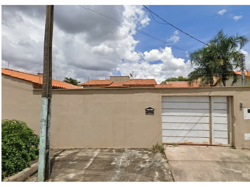 Casa em leilão em Goiânia - GO — Casa à venda em leilão