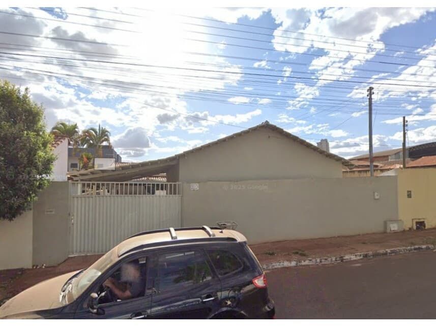 Casa em leilão em Jataí - GO — Casa à venda em leilão