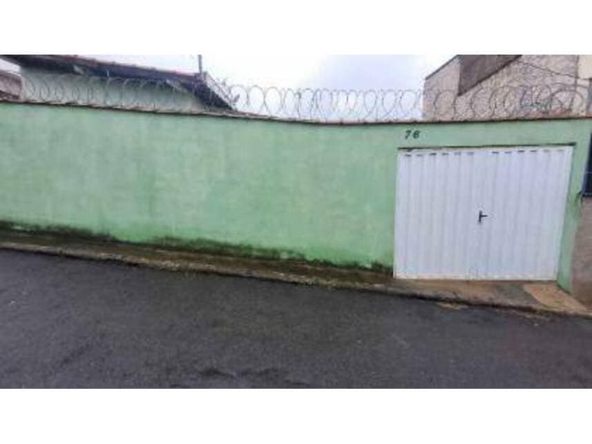 Casa em leilão em Alfenas - MG — Casa à venda em leilão