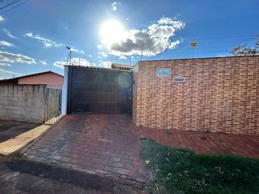 Casa em leilão em Santa Helena De Goiás - GO — Casa à venda em leilão