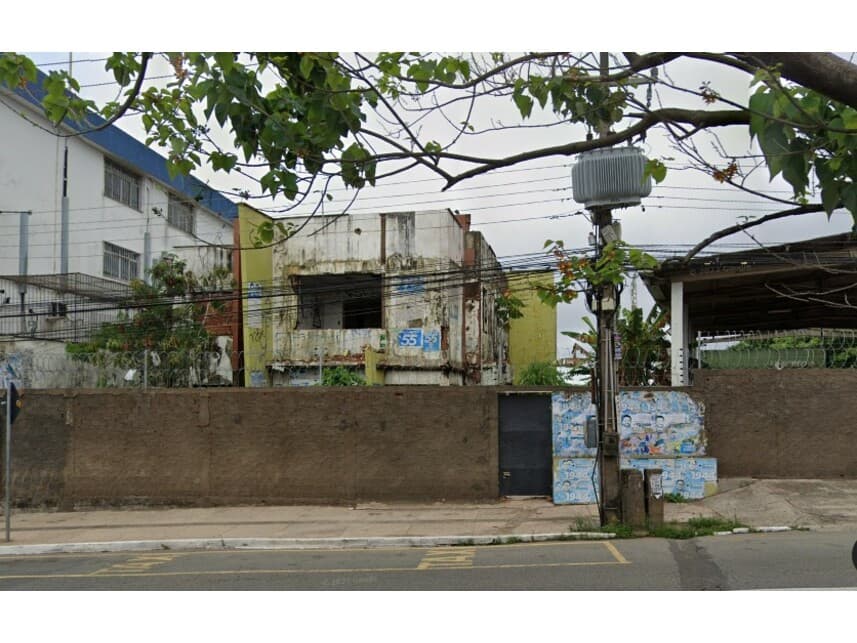 Terreno em leilão em São Luís - MA — Terreno c/benfeitorias à venda em leilão