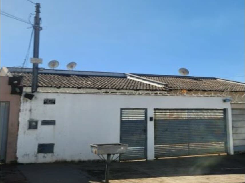 Casa em leilão em Goiânia - GO — Casa à venda em leilão