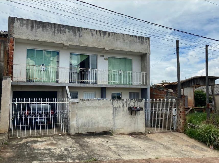Casa em leilão em Ponta Grossa - PR — Casa à venda em leilão