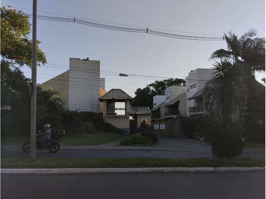 Casa em leilão em Porto Alegre - RS — Casa à venda em leilão