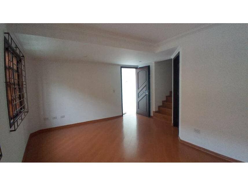 Foto 6 de 25: Casa em leilão em Curitiba - PR — Casa à venda em leilão