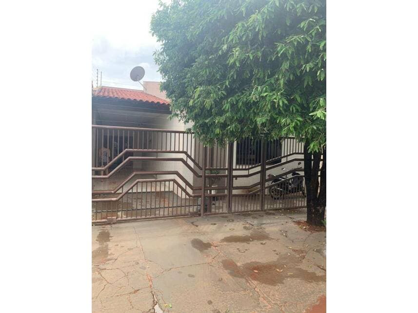 Foto 3 de 13: Casa em leilão em Rondonópolis - MT — Casa à venda em leilão
