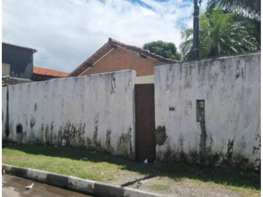 Casa em leilão em Lauro De Freitas - BA — Casa à venda em leilão