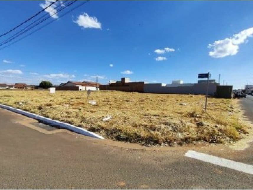 Foto 1 de 2: Terreno em leilão em Araguari - MG — Terreno à venda em leilão
