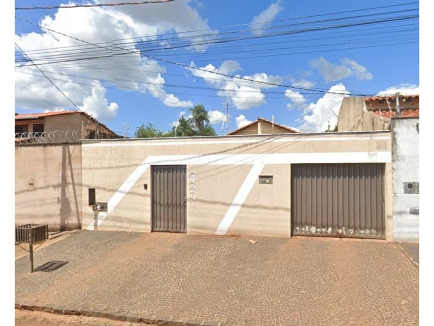 Foto 1 de 2: Casa em leilão em Ituiutaba - MG — Casa à venda em leilão