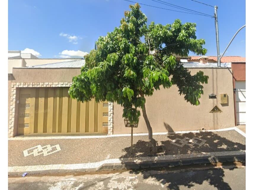 Casa em leilão em Uberlândia - MG — Casa à venda em leilão