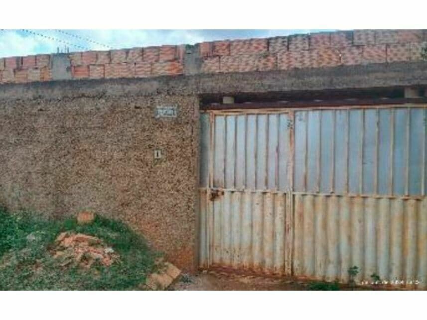 Casa em leilão em Luziânia - GO — Casa à venda em leilão