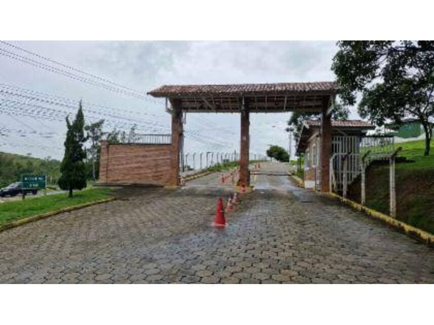 Casa em leilão em Cachoeira Paulista - SP — Casa à venda em leilão