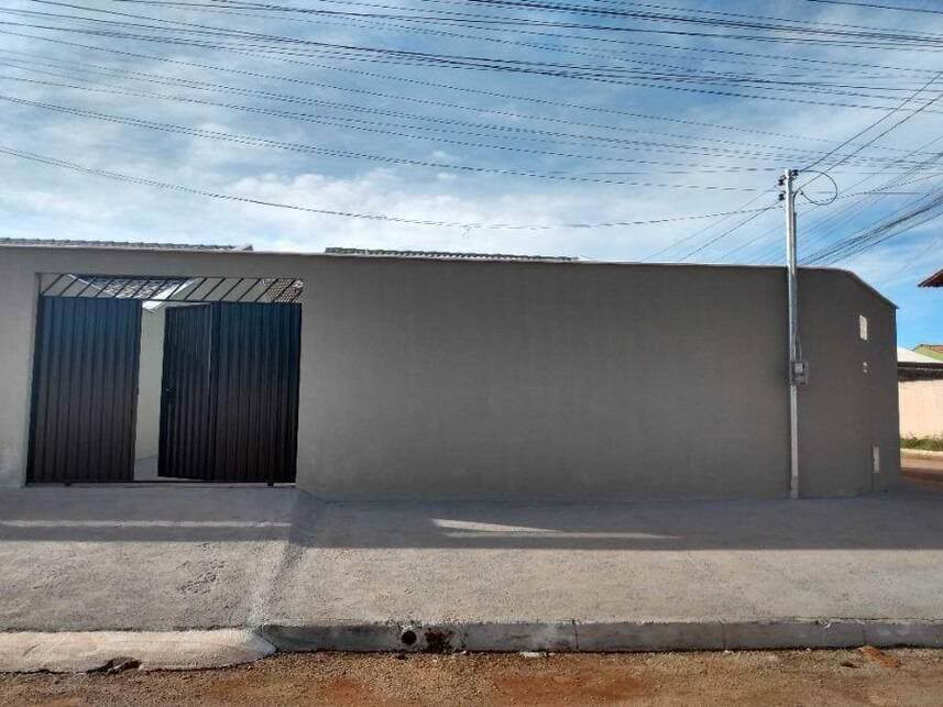 Casa em leilão em Águas Lindas De Goiás - GO — Casa à venda em leilão