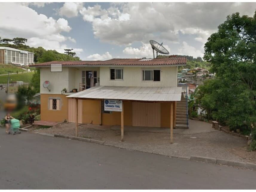 Casa em leilão em Flores Da Cunha - RS — Casa à venda em leilão