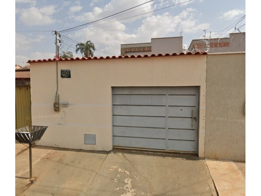 Casa em leilão em Guapó - GO — Casa à venda em leilão
