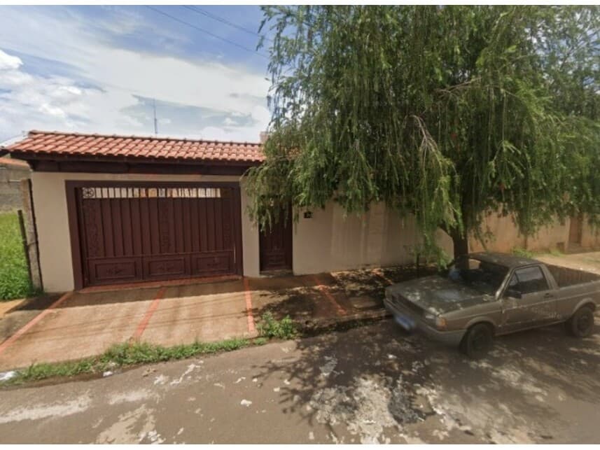 Casa em leilão em Sales Oliveira - SP — Casa à venda em leilão