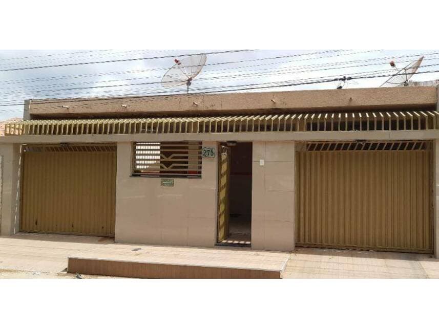 Casa em leilão em Petrolina - PE — Casa à venda em leilão
