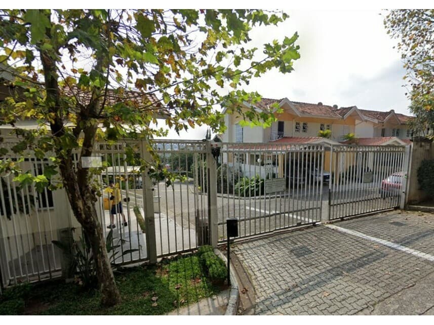 Casa em leilão em Cotia - SP — Sobrado à venda em leilão