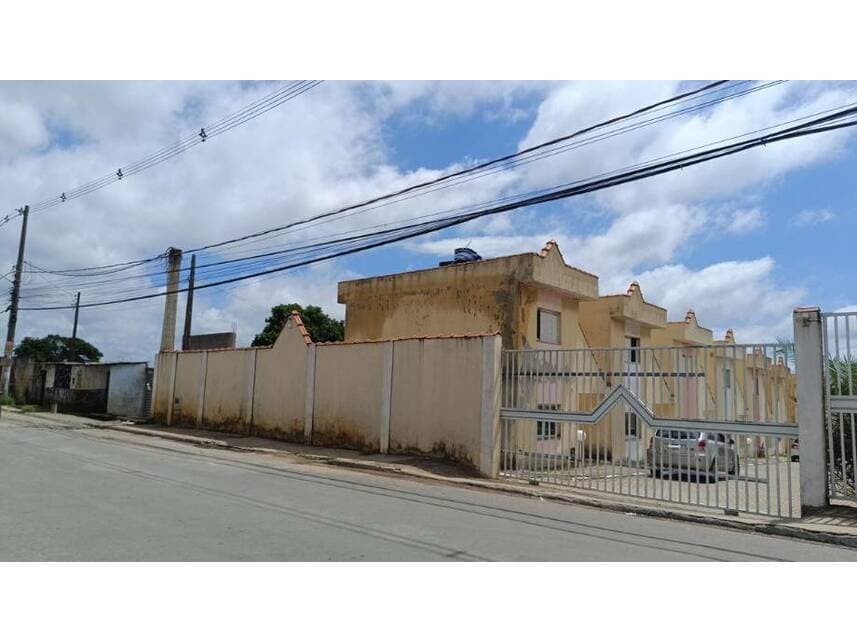 Casa em leilão em Suzano - SP — Casa à venda em leilão