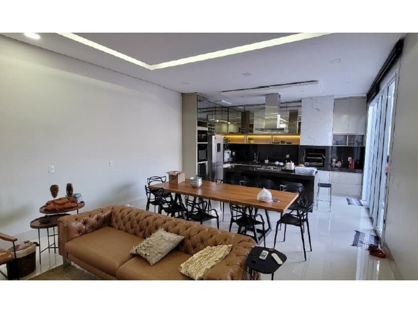Foto 2 de 10: Casa em leilão em Catalão - GO — Casa à venda em leilão