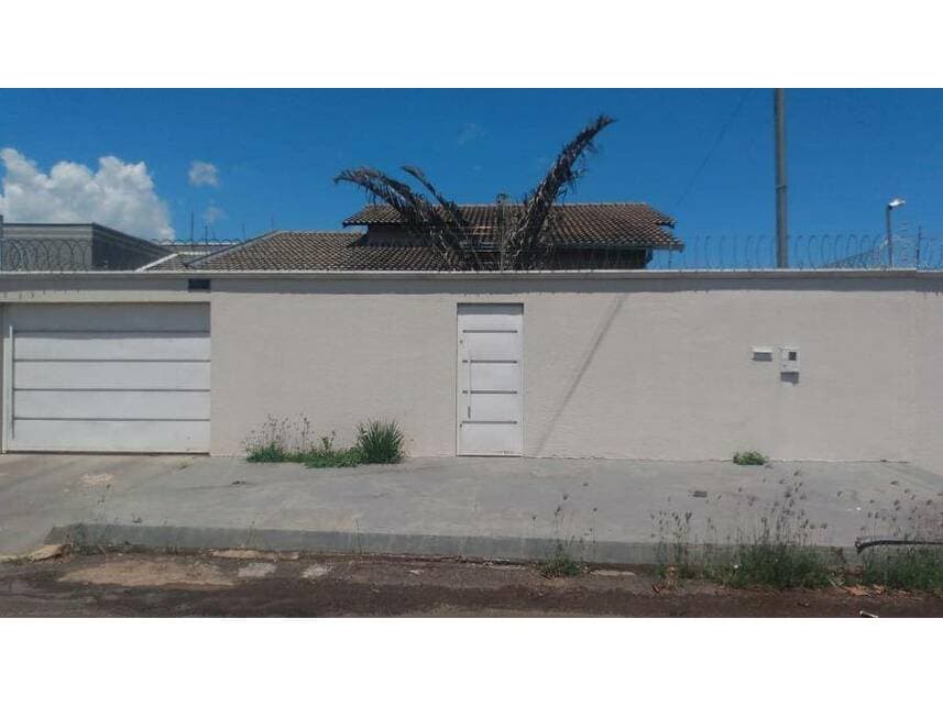 Casa em leilão em Caldas Novas - GO — Casa à venda em leilão