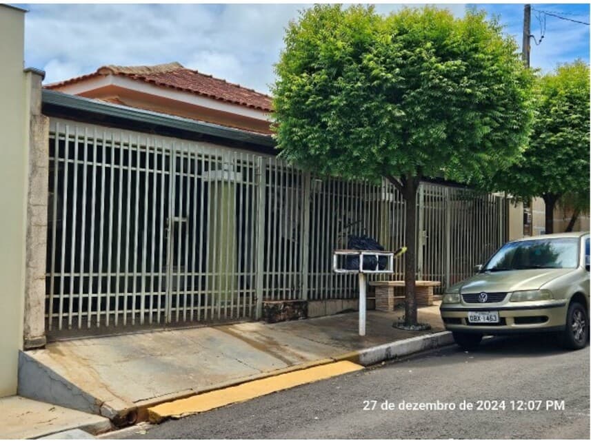 Casa em leilão em Piacatu - SP — Casa à venda em leilão