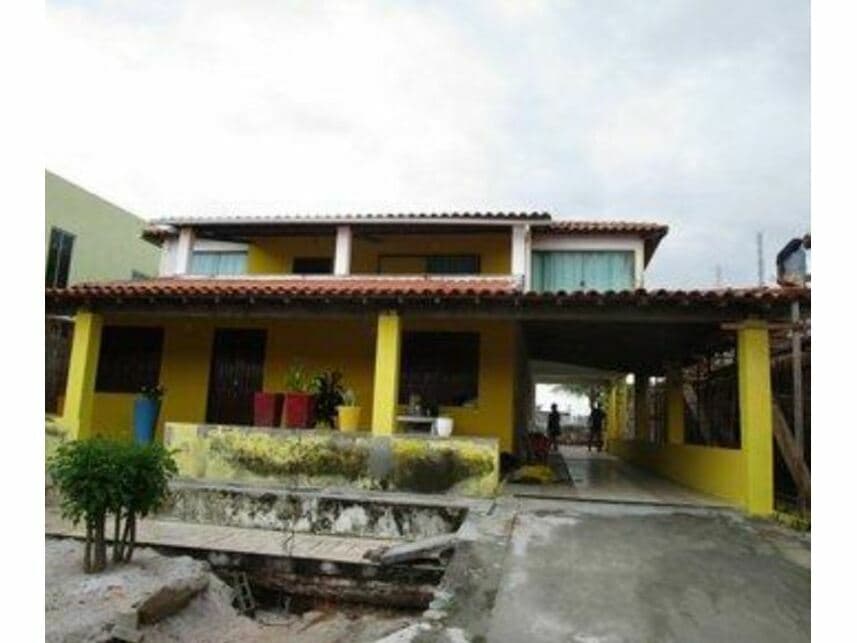Casa em leilão em Camaçari - BA — Casa à venda em leilão