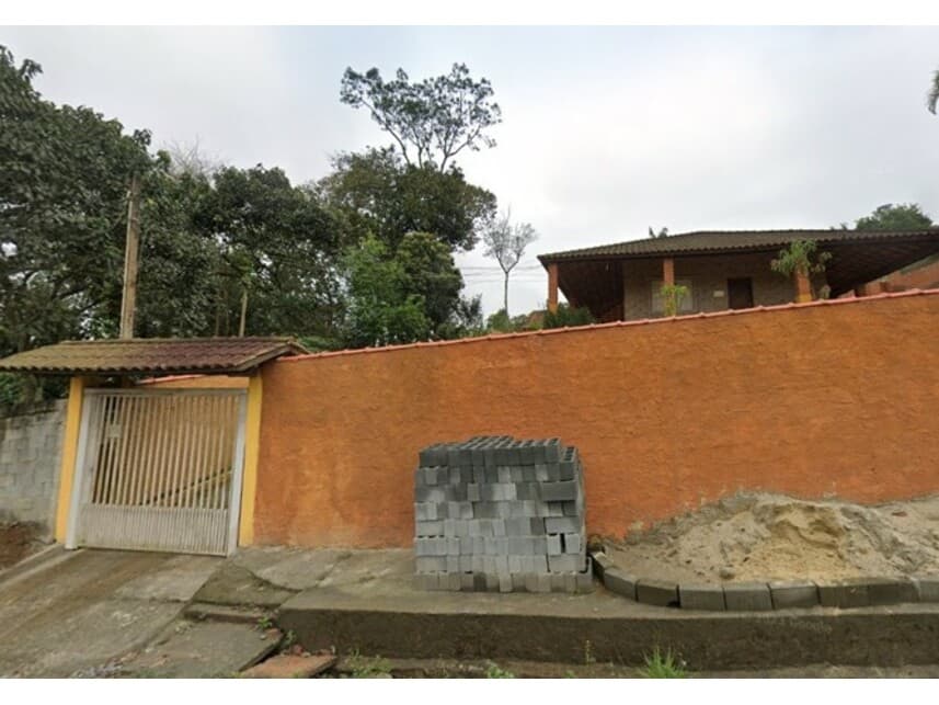 Casa em leilão em Santa Isabel - SP — Casa à venda em leilão