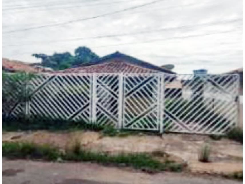 Casa em leilão em Várzea Grande - MT — Casa à venda em leilão